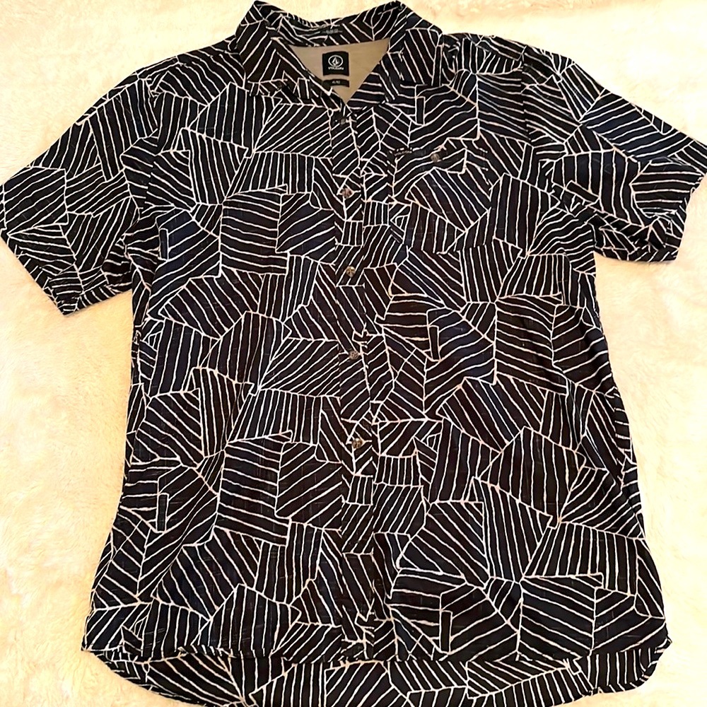 Vintage Volcom Hawaiian style shirt 100% cotton